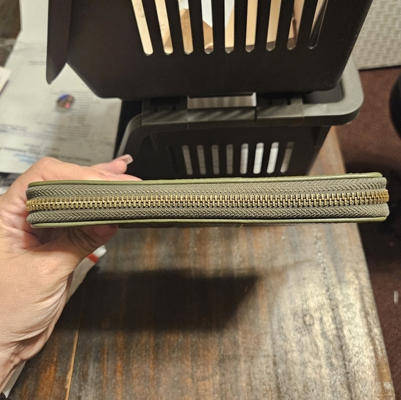 Coach Signature Accordion Zip Wallet Like New! - Picture 5 of 10